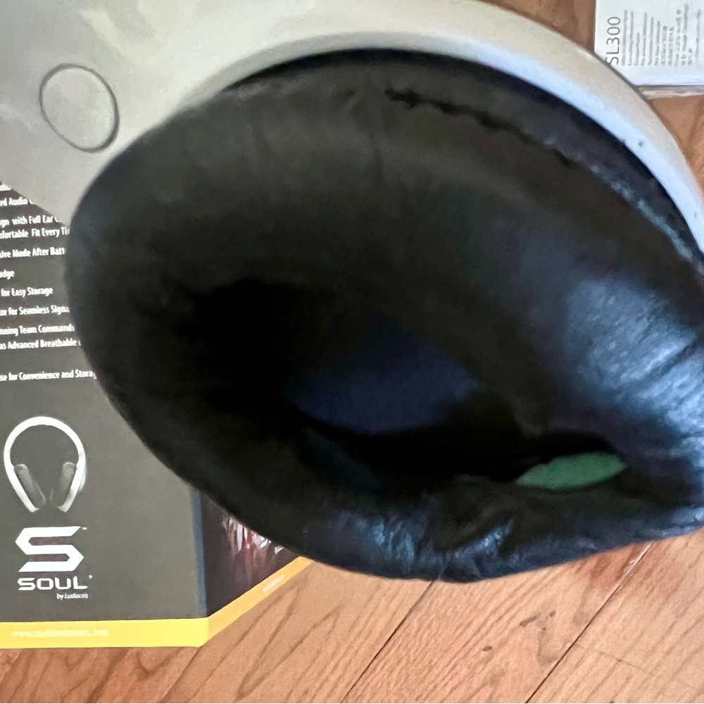 Soul by Ludacris SL300 High-Definition Noise-Canceling Headphones  “Fair”!!!! - Picture 5 of 11